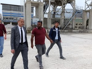 Başkan Karaca, beton ve kilitli taş şantiyesinde incelemelerde bulundu