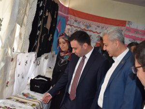 Osmancık Mahallesi'nde KOMEK ve Halk Eğitim Merkezi'nin Yıl Sonu Sergisi Açıldı