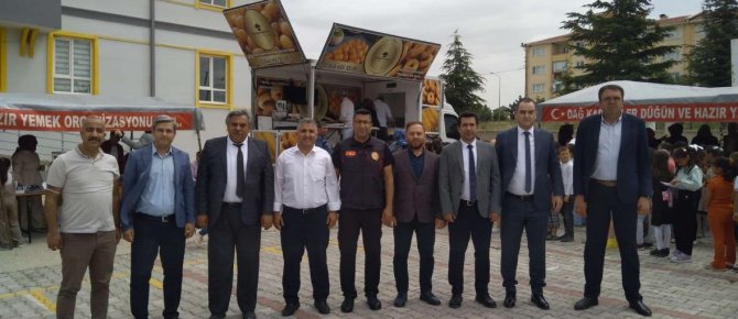 Hoca Ahmet Yesevi İlkokulu’nun kermesine yoğun ilgi