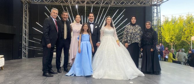Mut ailesinin mutlu günü