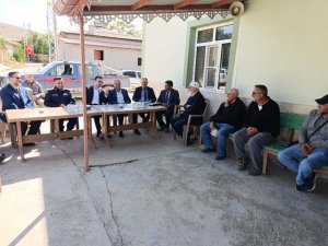 Taşkın ve Karaca mahalle halkını yalnız bırakmıyor