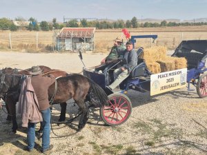 Almanya’dan Filistin’e faytonlu yolculuk